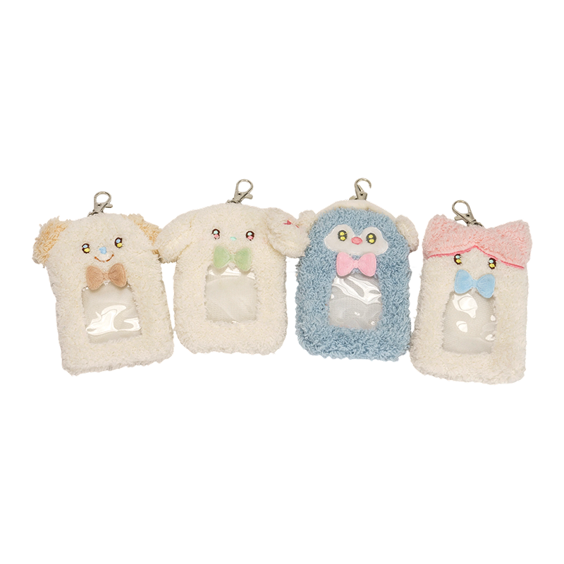 Porte-cartes en peluche adorablement habillés Porte-cartes en peluche adorablement habillés